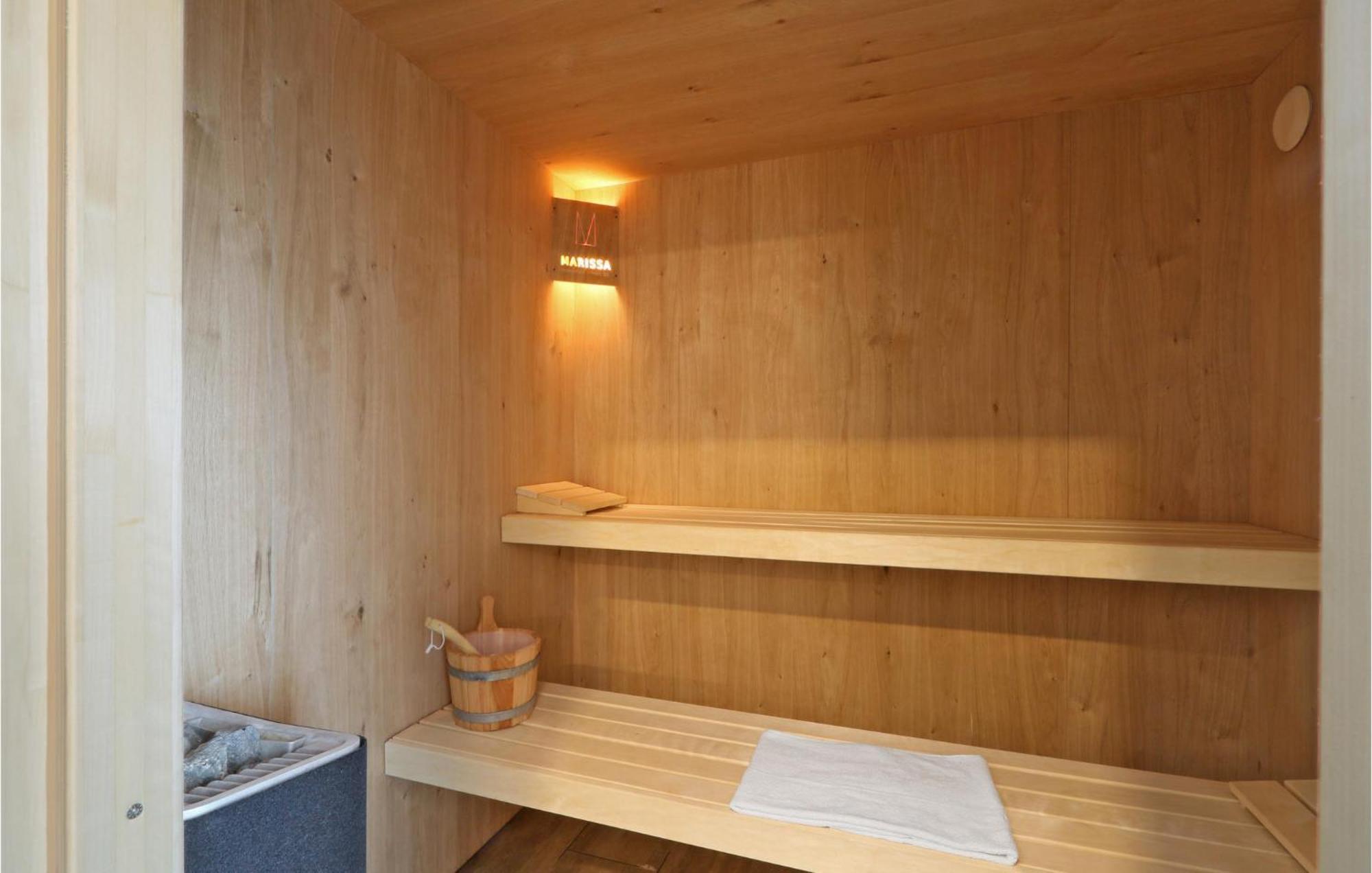Cozy Home In Lembruch-Duemmer See With Sauna المظهر الخارجي الصورة
